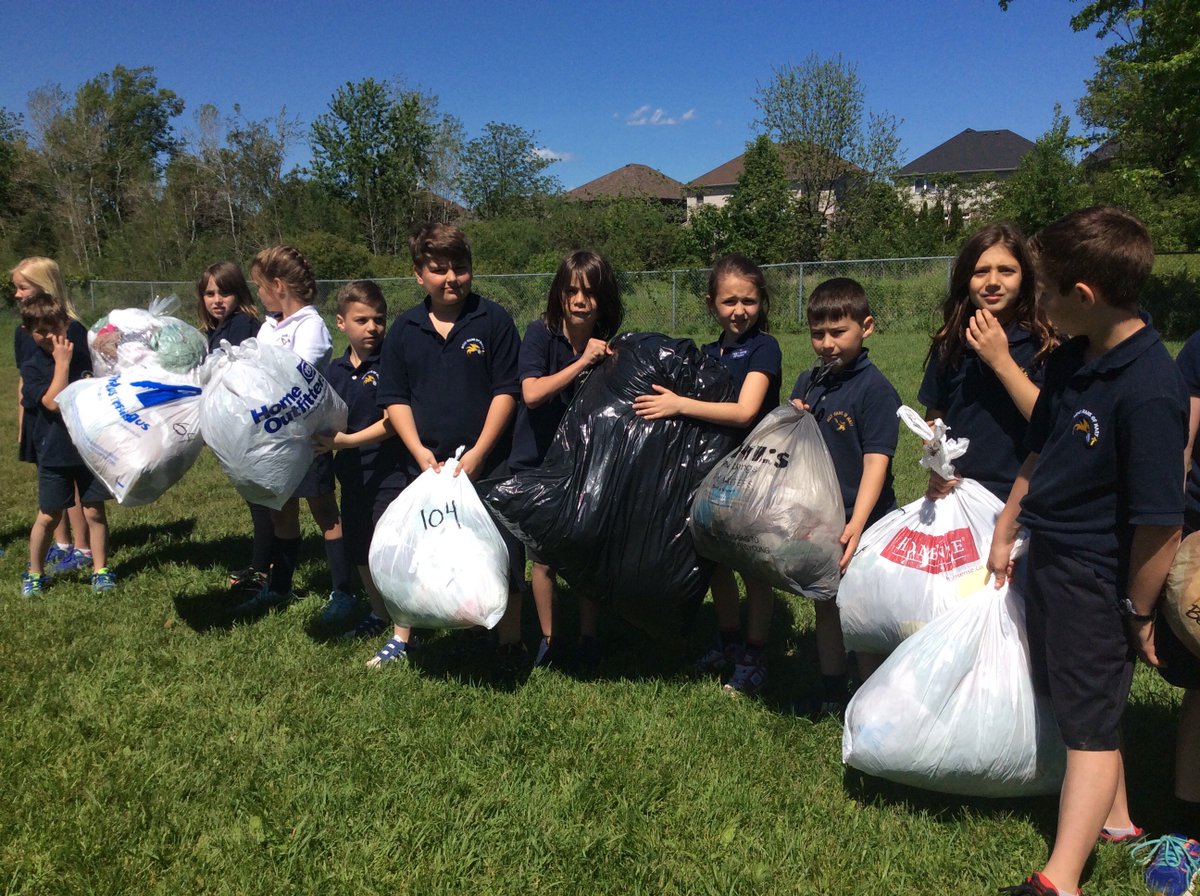 hnomces's tweet photo. Plastic Bag Challenge organized by Eco Team at HNOM
#PlasticBagGrab https://t.co/maoYyX69gO