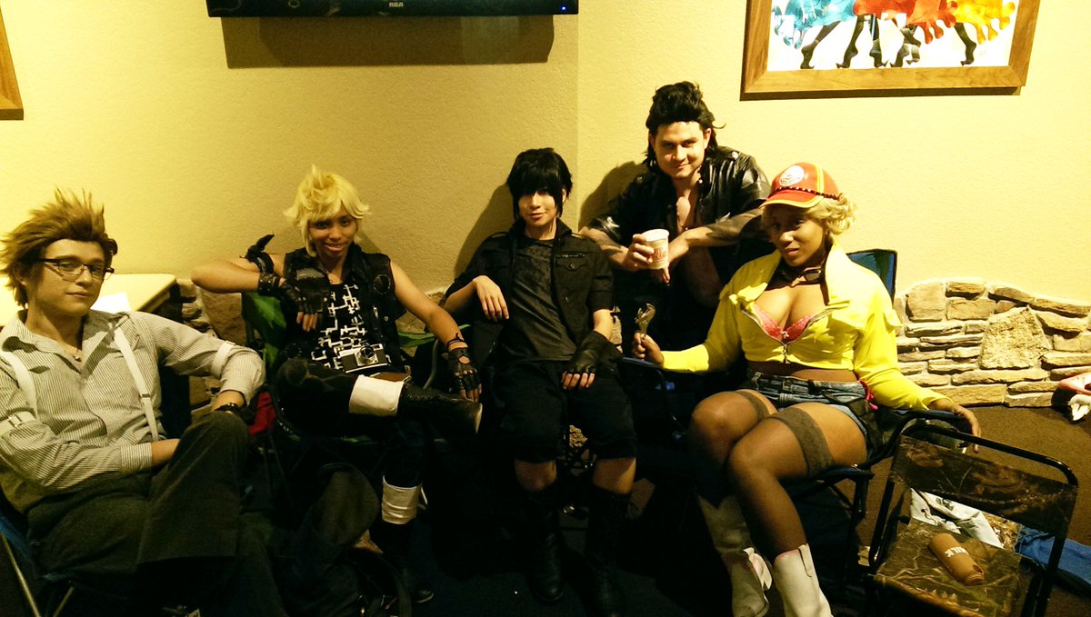 OP_Tsuna's tweet photo. #ColossalCon16 Pictures https://t.co/UeEahwegej
