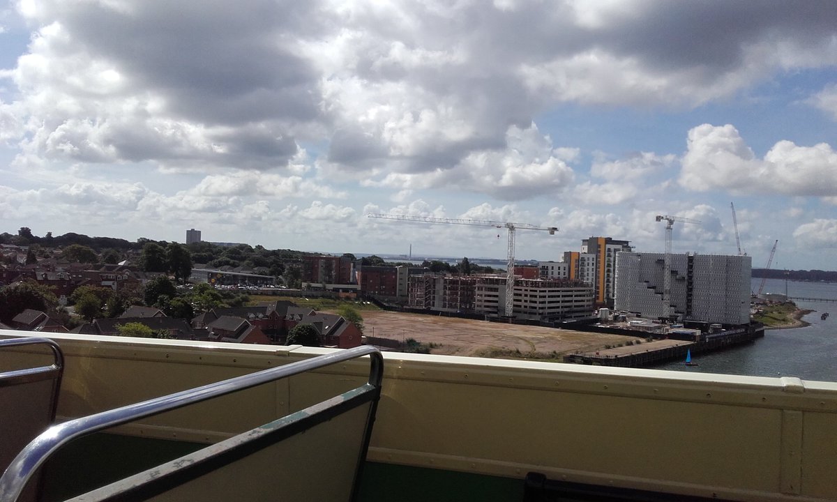 hampshirebus's tweet photo. #Woolston #Sbl30 #opentopper #Southampton https://t.co/YQrbcaUppL
