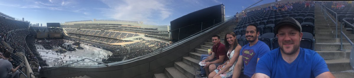 MichaelSchab's tweet photo. #U2TheJoshuaTreeTour2017 #U2SoldierFieldEntry https://t.co/Hvi2NrOseQ