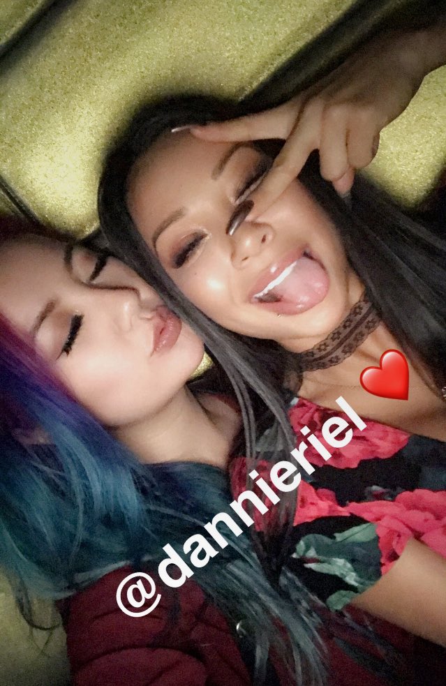 DannieRielWorld's tweet photo. they're so cute wtf 💖 https://t.co/HzToYTnaQa