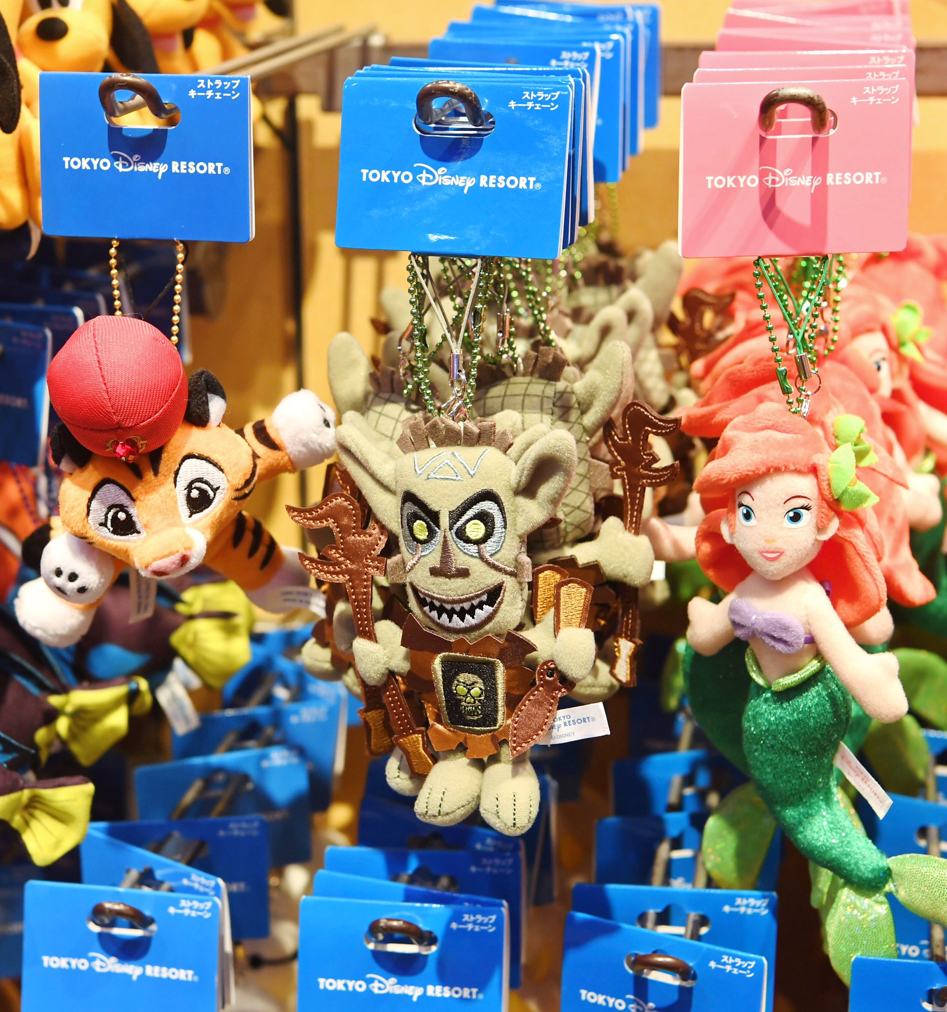 東京ディズニーシーのフィギュア、シリキ・ウトゥンドゥ& アラジン 東京ディズニーシーのフィギュア、シリキ・ウトゥンドゥ