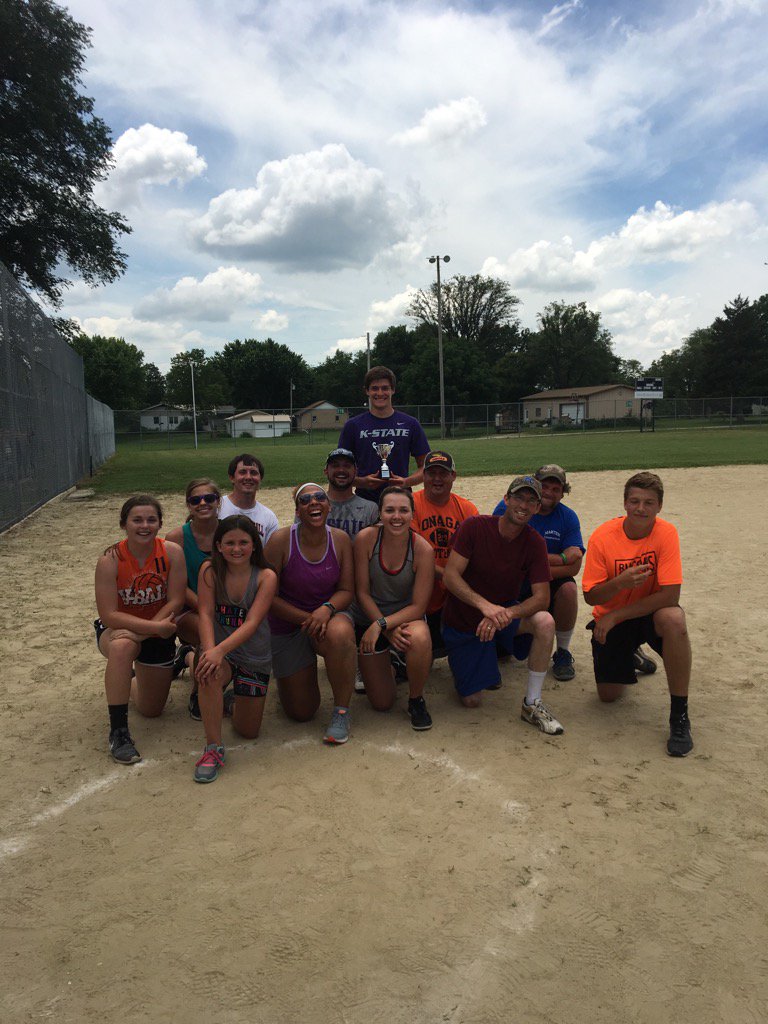 JeffKoelzer69's tweet photo. big win   Kickball champions @Marten_22 @MattMarten1 @KatelynVanDonge @Kufahl5 @Koelzer44 @cjtodd21 @kyla_hardwick https://t.co/qhGpbL6tAX