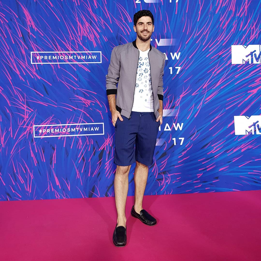 MafaeAM's tweet photo. Presentes @rogergzz y @chapugarza en la #PinkCarpet de los premios #MtvMiaw #TalentoLineUp https://t.co/7IdSFzAfpp