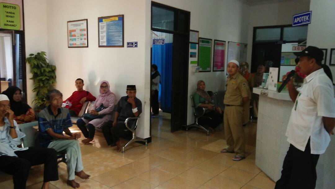 Pengenalan petugas pemberi layanan dan penyuluhan dlm gedung.. dgn tema hari ini yaitu STBM.. <a href="/dkk_purwakarta/">Dinkeskab Purwakarta</a> <a href="/DediMulyadi71/">Kang Dedi Mulyadi</a>