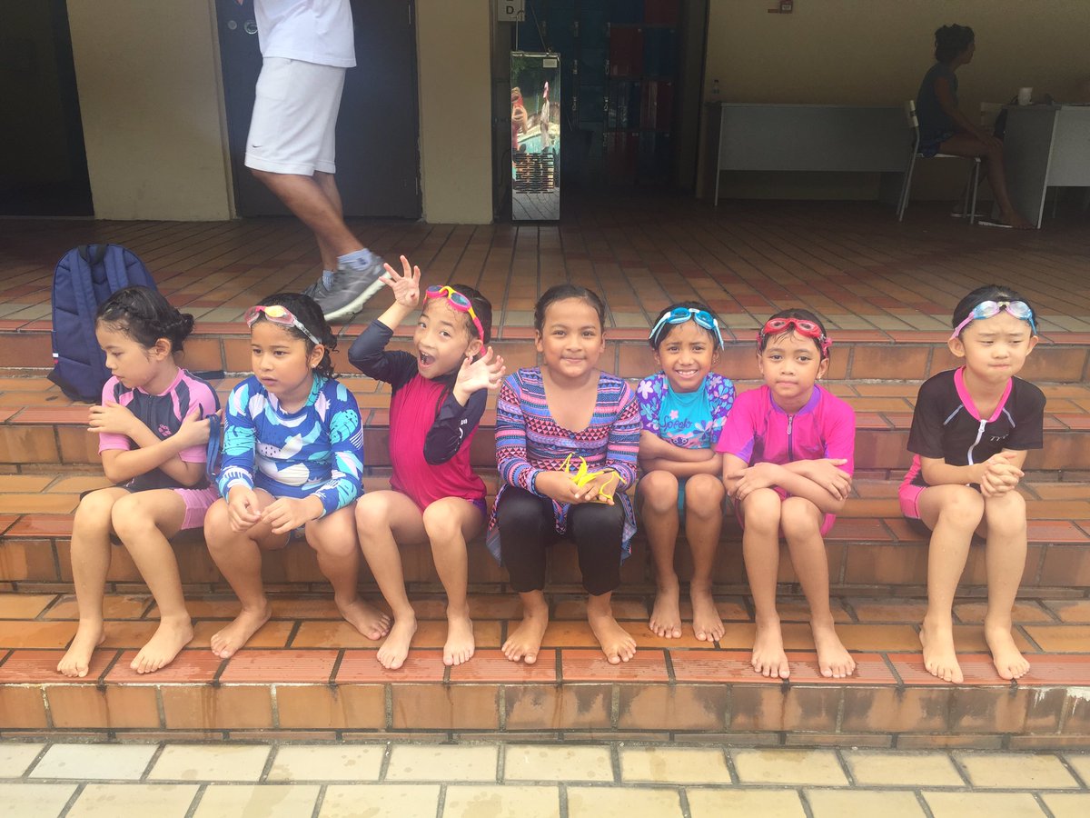 ISSG22's tweet photo. @ISSsingapore Swim Gala in full effect! #isspride https://t.co/xLS4vxTCtF