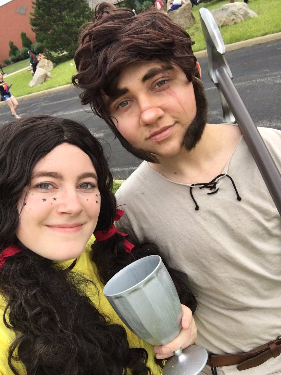 DeaconsNDragons's tweet photo. Some shots of my Junebug cosplay (w/friends) from #colossalcon17 It was super fun tempting adventurers with the power to change the past https://t.co/GaUG37h2W4