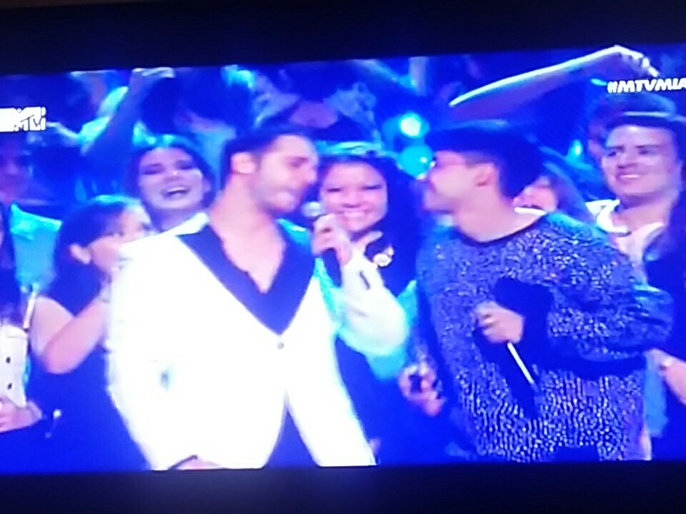manelikfans's tweet photo. #MTVMIAW2017 https://t.co/fXUQ7cWdH0