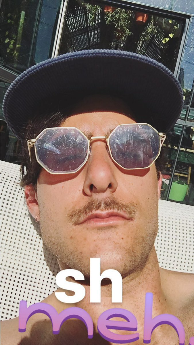 he owns the coolest glasses. <a href="/zacfarro/">Zac Farro</a>
#HappyBDayZacFarro