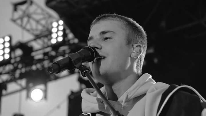 LaColaDeBieber_'s tweet photo. Cuando uno quiere a alguien, es un placer dedicarle tiempo, jamás me arrepentiré de haberte amado tanto
#Justin4MMVA https://t.co/5ZxP69bLQ0
