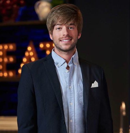 FNSFanGirl's tweet photo. Having to do a double take every time Trace comes on screen to make sure it's not 2010 Justin Bieber who stumbled on set #FoodNetworkStar https://t.co/gqg5SMBDpi