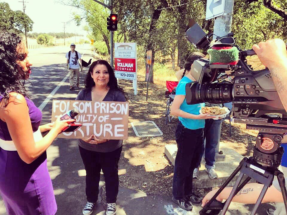 YouthJusticeLA's tweet photo. Media covering live solidarity action by families with Folsom Prison Hunger strikers! @CAHungerStrike @C_Resistance @crlosangeles https://t.co/TWT0vv3mWx