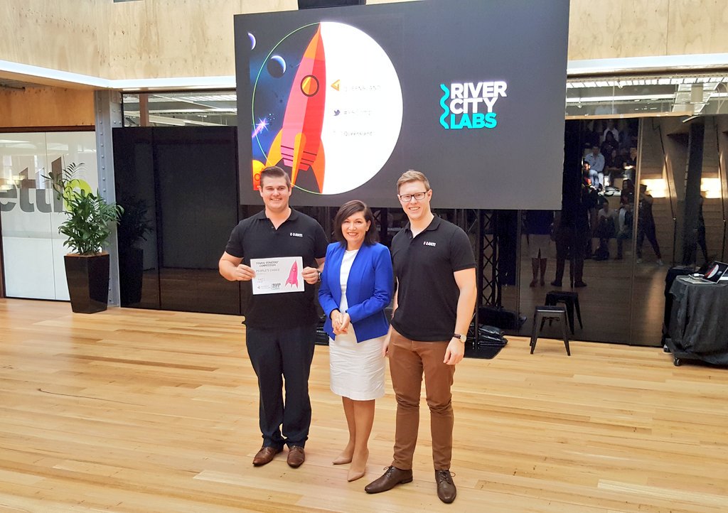 LeeanneEnoch's tweet photo. Very popular People's Choice winner at #YSComp was Anti with their pitch on a new kind of skiing helmet. #AdvanceQld #startupstate https://t.co/cfCVYulAEJ