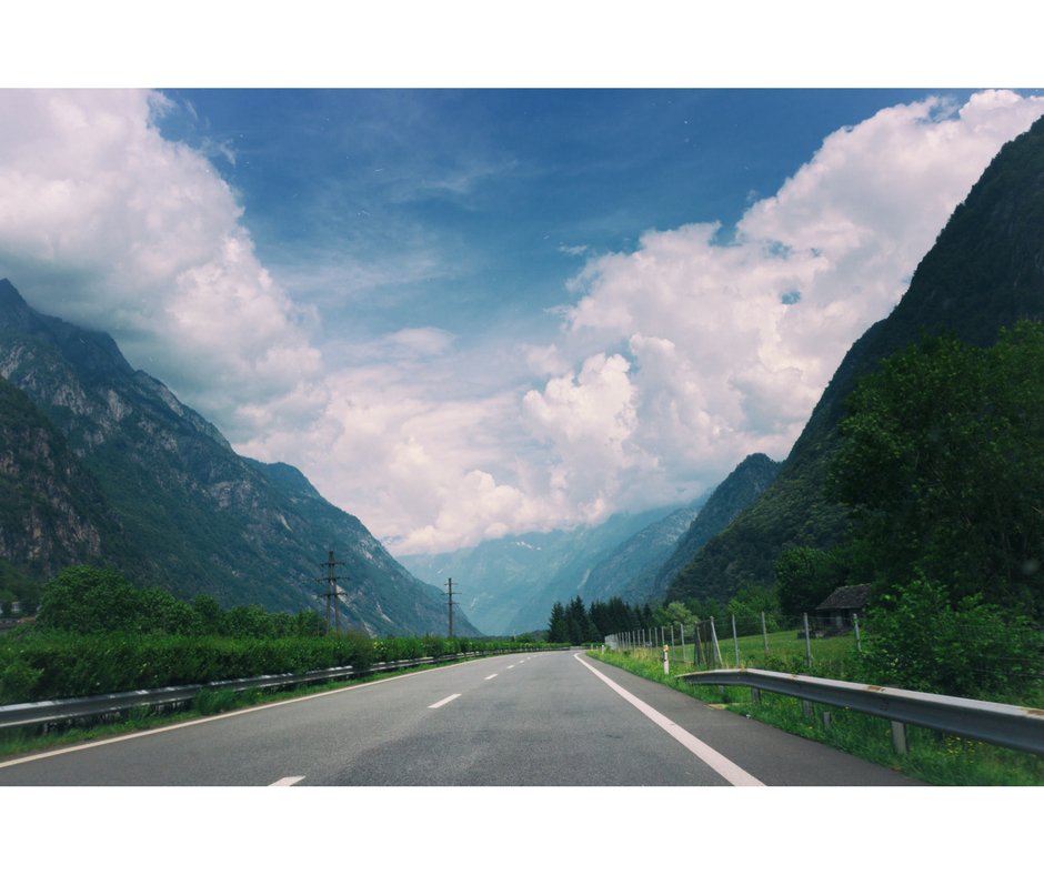 Энэ хаана байдаг газар вэ? 
А.Булганаас Хөвсгөл орох замд 
B. Япон 
C. Швейцарь 
D. Шинэ Зеланд