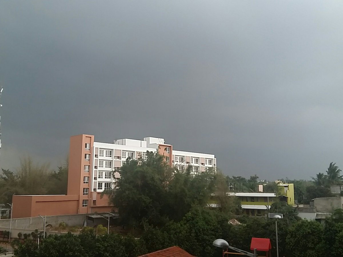 pradiptab's tweet photo. Nothing beats the anticipation of imminent rain after a long summer https://t.co/ohuSIZpNYy