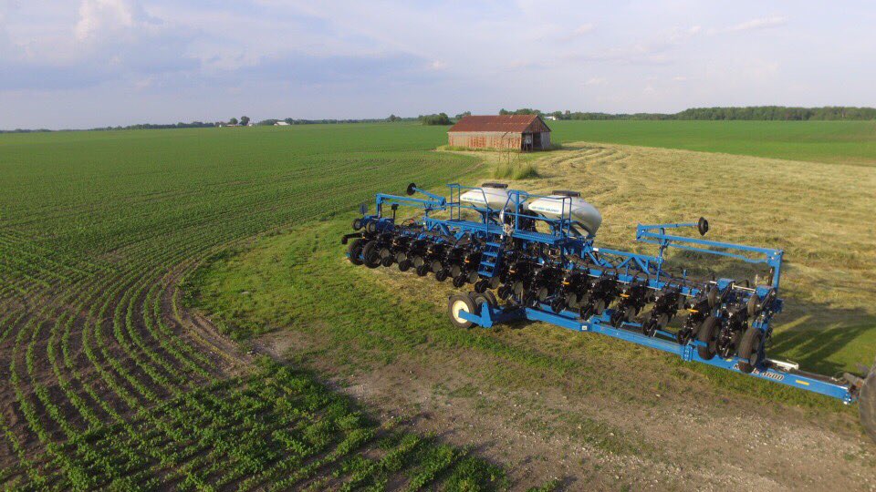 JFerg_32's tweet image. Planter is all cleaned up, hay is mowed, and asgrow 36x6's look great! #sundaywin#asgrow#ilevo