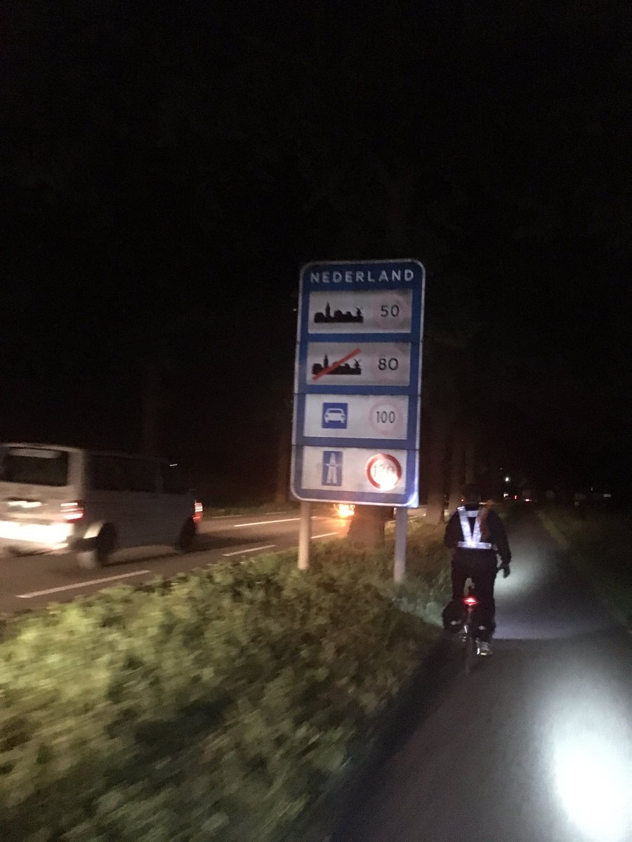 Ook team 228 is weer terug in Nederland! Net de doortocht is Ossendrecht gehad en nu op naar Bergen op Zoom! #Roparun #nooitopgeven