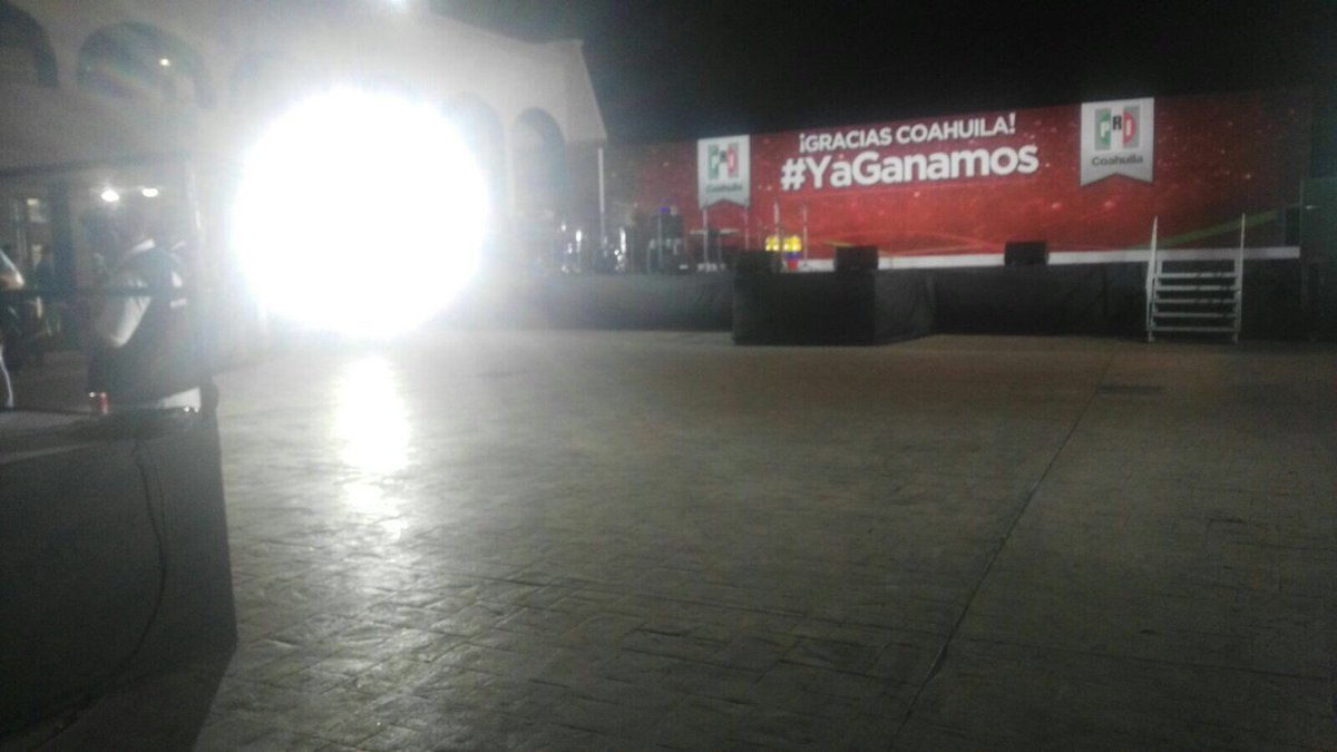 jrisco's tweet photo. ANDAN EUFÓRICOS LOS PRIISTAS EN COAHUILA ... 

Foto tomada a las 21:15

[Vía @SuSaenz] https://t.co/RoYpdklZkS