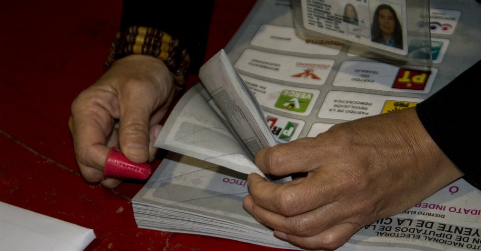 #ENVIVO Según el conteo rápido del <a href="/IEEM_MX/">IEEM</a>, <a href="/alfredodelmazo/">Alfredo Del Mazo</a> obtuvo entre 32.75 % y 33.59 % de votos y <a href="/delfinagomeza/">Delfina Gómez A.</a>, entre 30.73 y 31.53.
