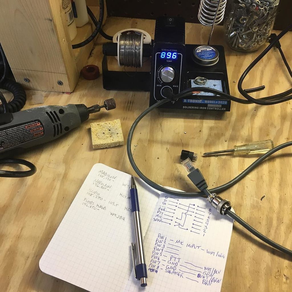 WI9LL_Will's tweet photo. Let's make a #Signalink cable for our #Icom #IC718 :) #hamradio #JT65 #PSK31 https://t.co/UhooVjRxrS https://t.co/x6D0Cliak2