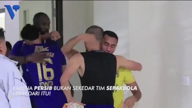 Firzarichsan's tweet photo. Respect Cole! Pemain yg katanya tdk dibutuhkan coba nenangin Jupe. Kalo FU mah gausah diragukan lg.

Kapt Persib mah loba teuing Atep TV. 👎🏻 https://t.co/9Bo4ckcjcG