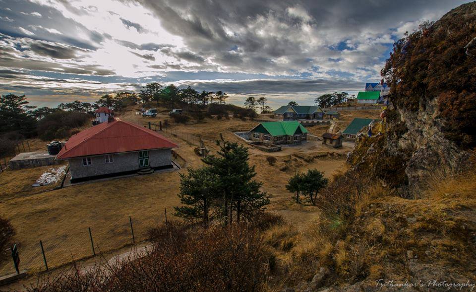 #DarjeelingTourism
Remembering my own trek to #Sandakphu with friends

🖊️: <a href="/ravisaraogi/">Ravi Saraogi, CFA</a> 
📸: Trithankar Gurung

Read: facebook.com/tourdarjeeling…