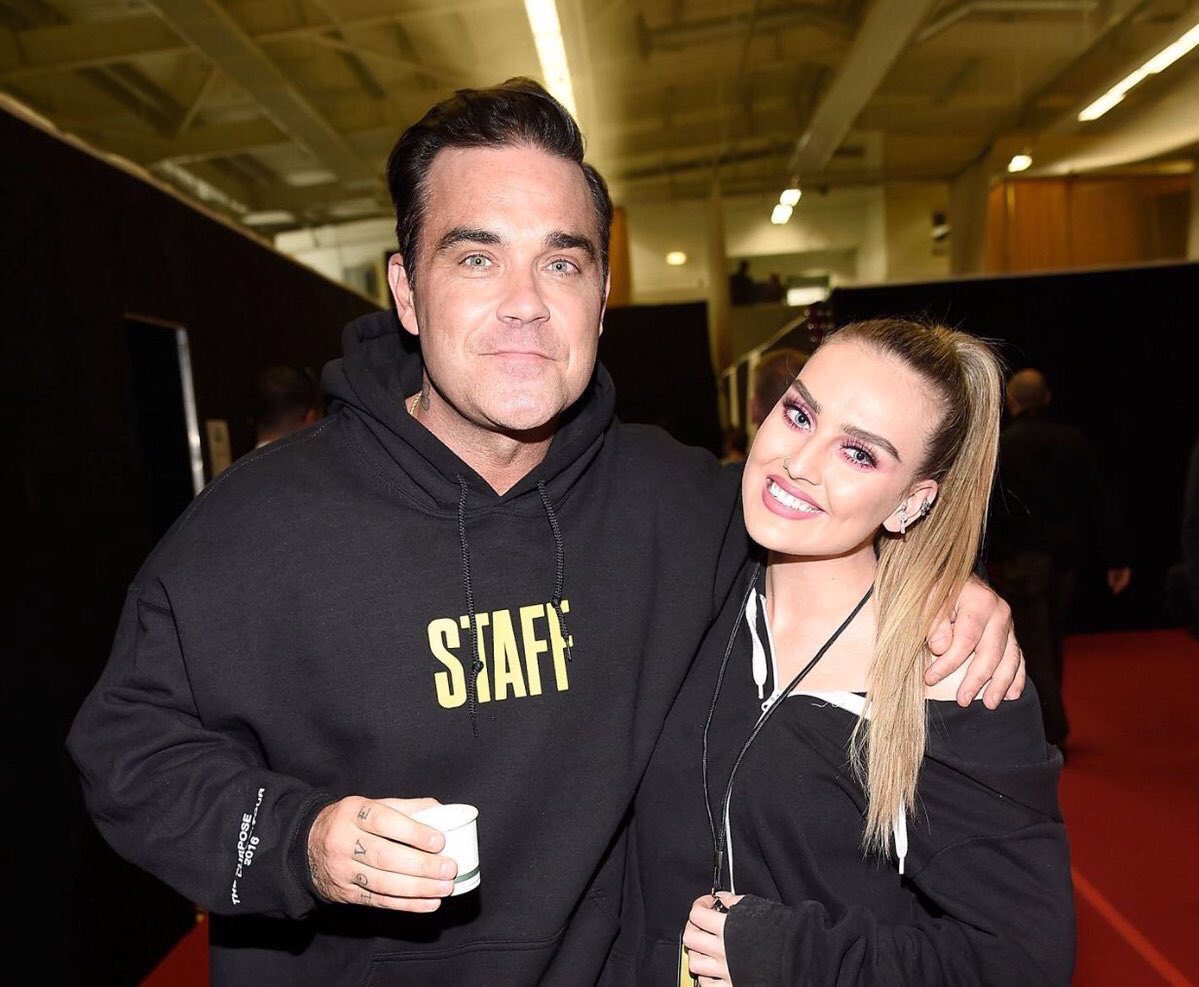 _LifeWithLM's tweet photo. 📸 | Perrie and Robbie Williams yesterday https://t.co/Cf7X6pCuHR