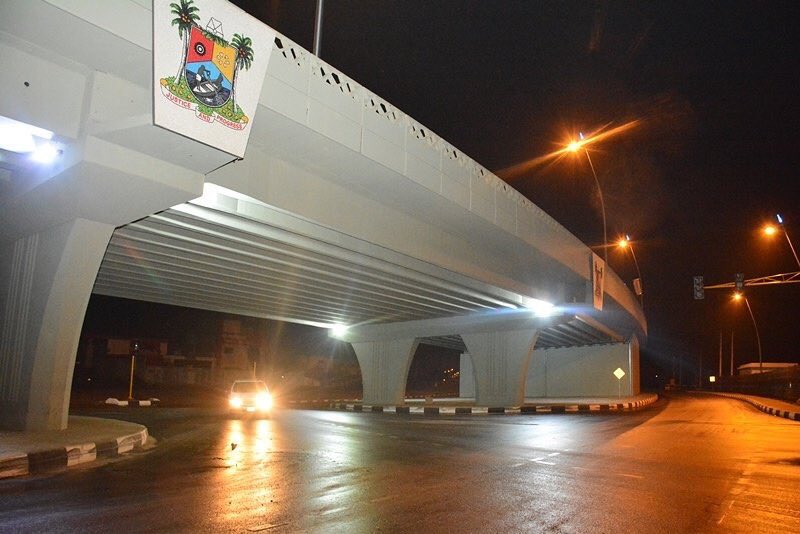 Opetuyii's tweet photo. Night view of Abule Egba bridge. #ThisIsLagos #ItesiwajuEko https://t.co/ygKrNgko1m