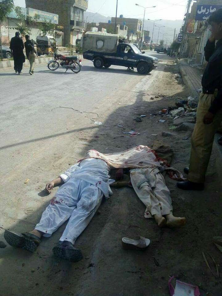 ShiaTimespk's tweet photo. A Couple Belongs To #Shiite Hazara Community was Gunned Down By #IS Affiliated #ASWJ At Spini Road #Quetta.
@hrw @UN @amnesty
#ShiaGenocide https://t.co/UsoIVniF20