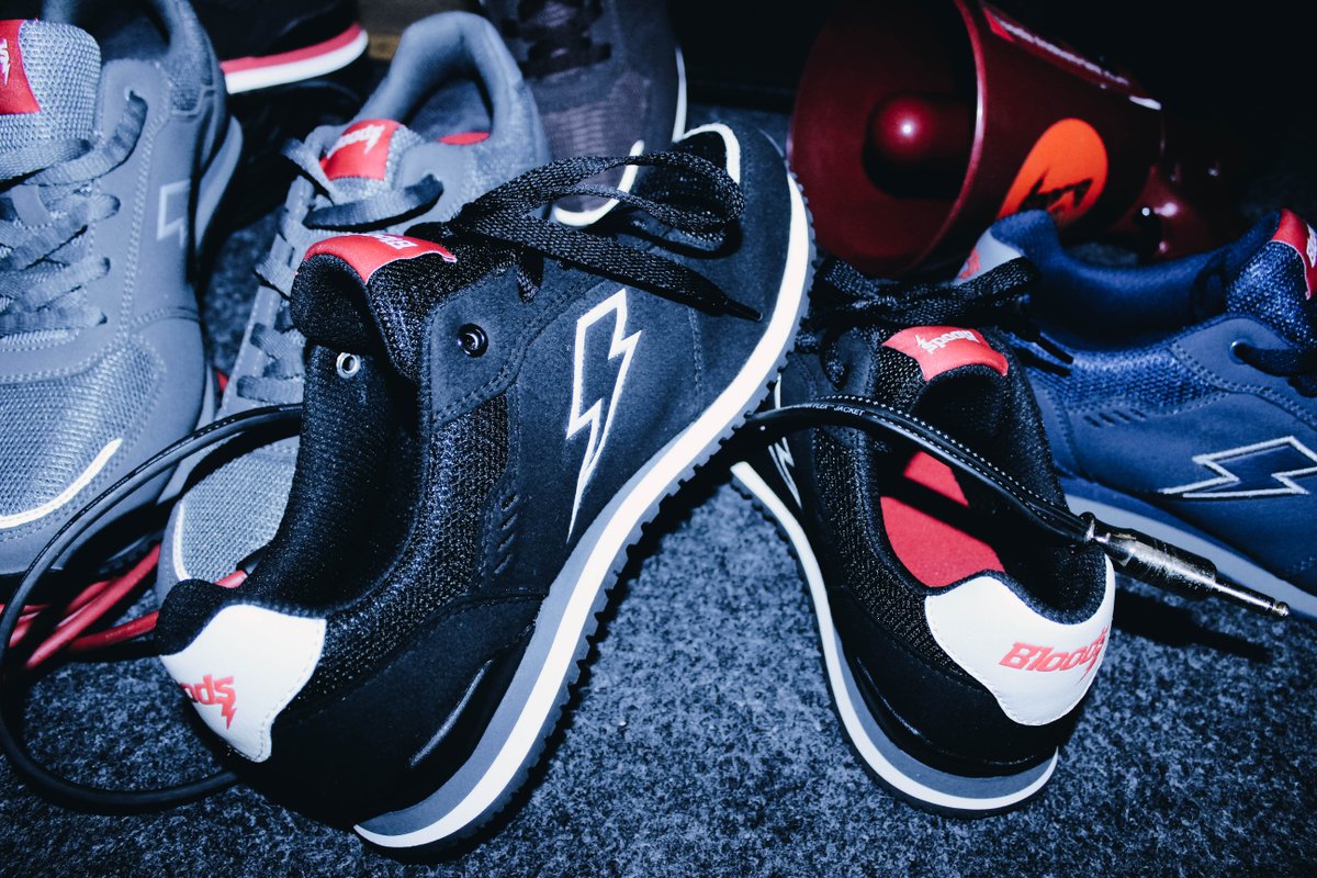 Kabar gembira untuk kalian semua! mulai hari ini bloods running shoes "BOLT" serentak sudah bisa kalian dapatkan di official/online store!!