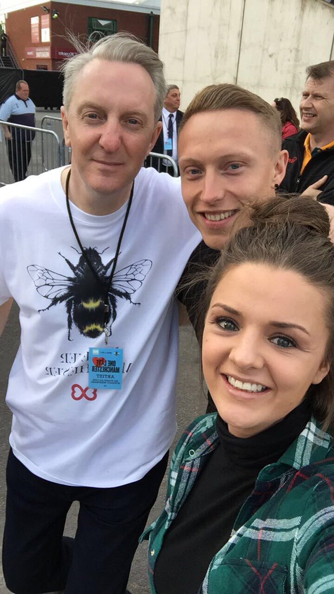 StephJone5's tweet photo. @LongfellaPoet Your words are inspirational to all! Thanks for the pic! #ThePlace #OneLoveManchester #StandTogether  🐝 ❤️🇬🇧🌎@DJDannyBUK https://t.co/ajZm7qUKBL