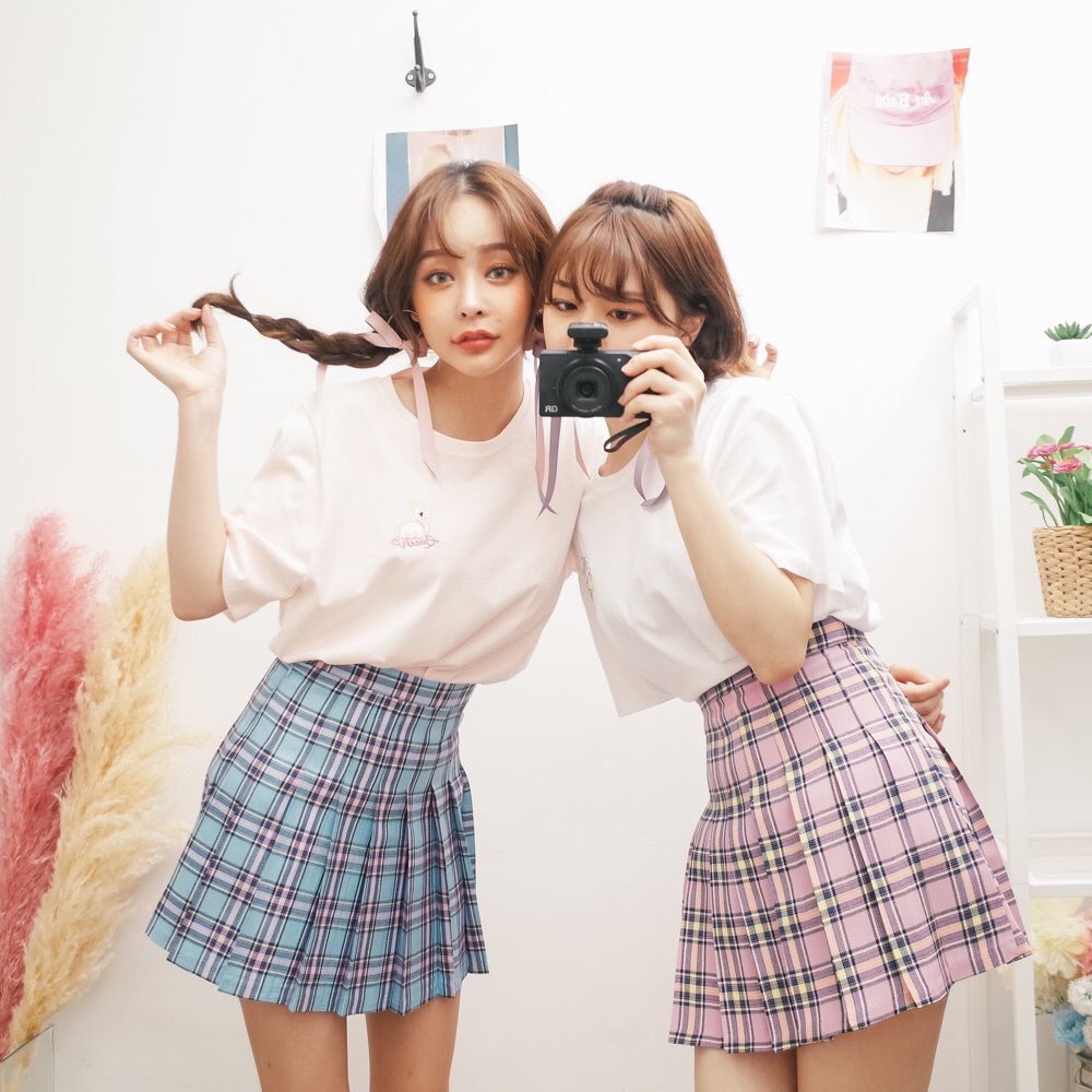 귀여워 甘いかんじの双子コーデもかわいいし ちょっとえっちな双子コーデもすきだなぁ ほしいものありすぎて お金なくなる がんばってためよう 韓国ファッション 韓国 韓国好きな人と繋がりたい