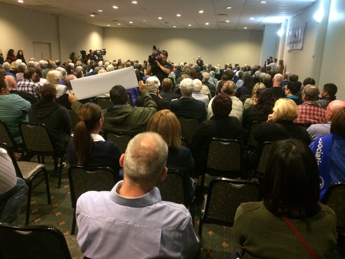 justinrfield's tweet photo. Full house for tonight's public forum about the Shellharbour Hospital privatisation plans. Significant community opposition to the plans. https://t.co/7vrpGM6DV5