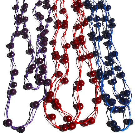 Nieuw <a href="/musieraden/">MU Sieraden</a> Uit Peru. Stoere, verfijnde en stijlvolle verzilverde oorbellen en lange kleurige kettingen. 

mu-sieraden.nl