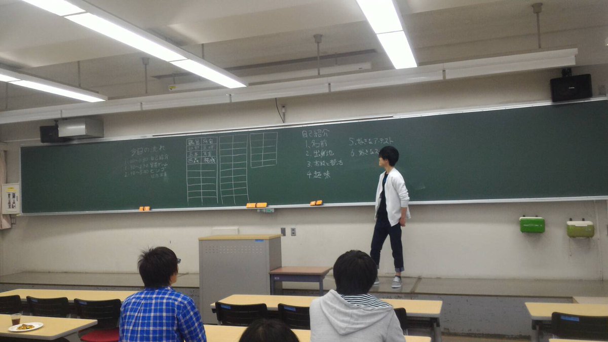 oitborarin's tweet image. 本日は新入生歓迎会を行いました！！
自己紹介では相手を知る良い機会となりました！
貿易ゲームでは6班に分かれての団体戦で、班で作戦を練り、他班との話し合いを強制させられる為、仲を深める良い機会となりました！
名前ビンゴでは数字マスを名前にする事で確実に名前を覚えてもらいました！