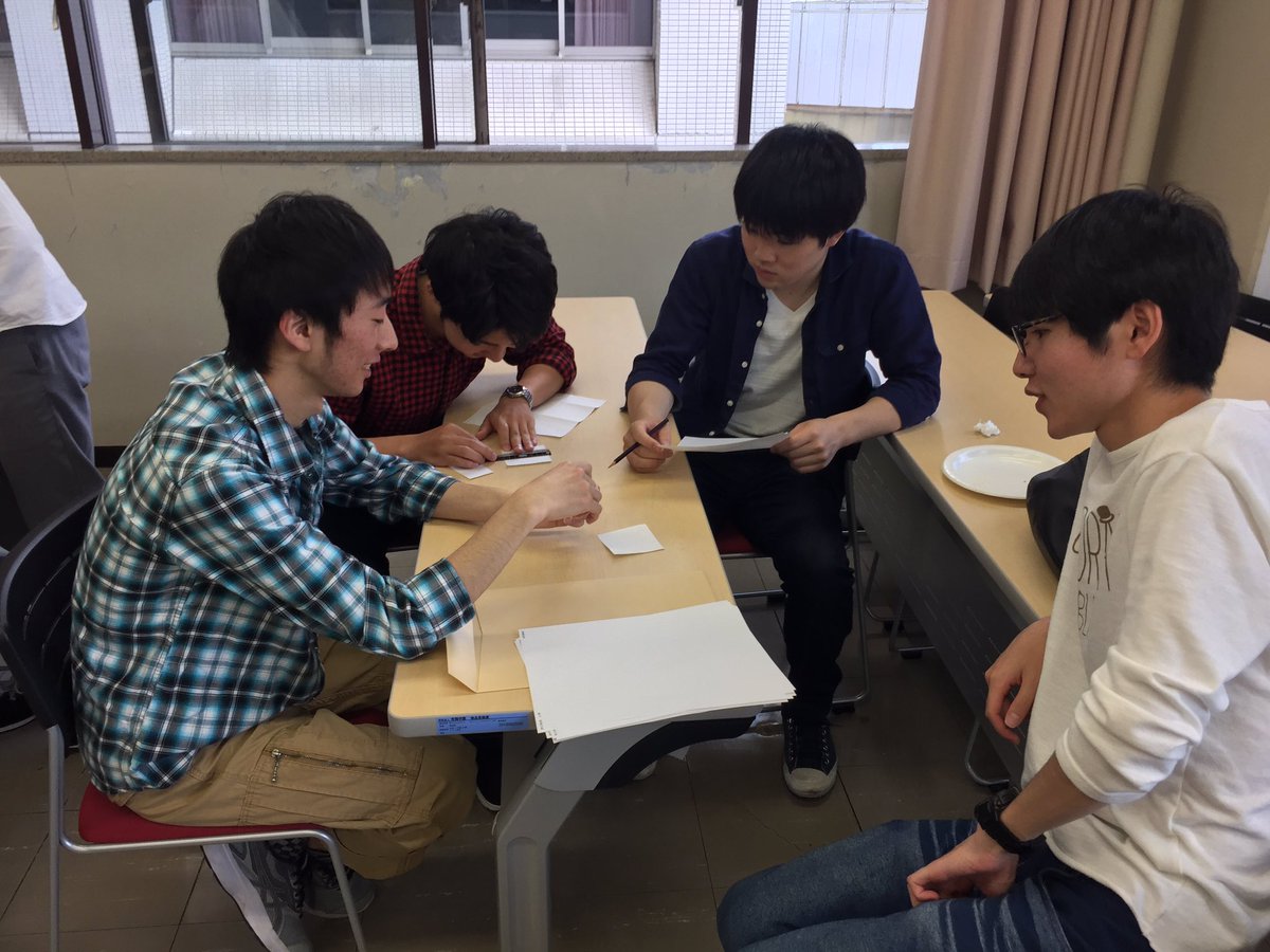 oitborarin's tweet image. 本日は新入生歓迎会を行いました！！
自己紹介では相手を知る良い機会となりました！
貿易ゲームでは6班に分かれての団体戦で、班で作戦を練り、他班との話し合いを強制させられる為、仲を深める良い機会となりました！
名前ビンゴでは数字マスを名前にする事で確実に名前を覚えてもらいました！