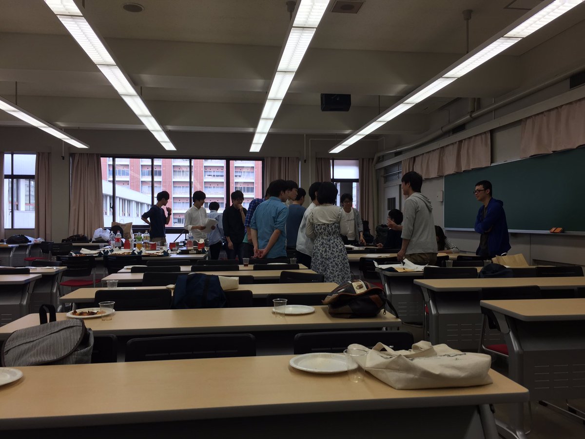 oitborarin's tweet image. 本日は新入生歓迎会を行いました！！
自己紹介では相手を知る良い機会となりました！
貿易ゲームでは6班に分かれての団体戦で、班で作戦を練り、他班との話し合いを強制させられる為、仲を深める良い機会となりました！
名前ビンゴでは数字マスを名前にする事で確実に名前を覚えてもらいました！