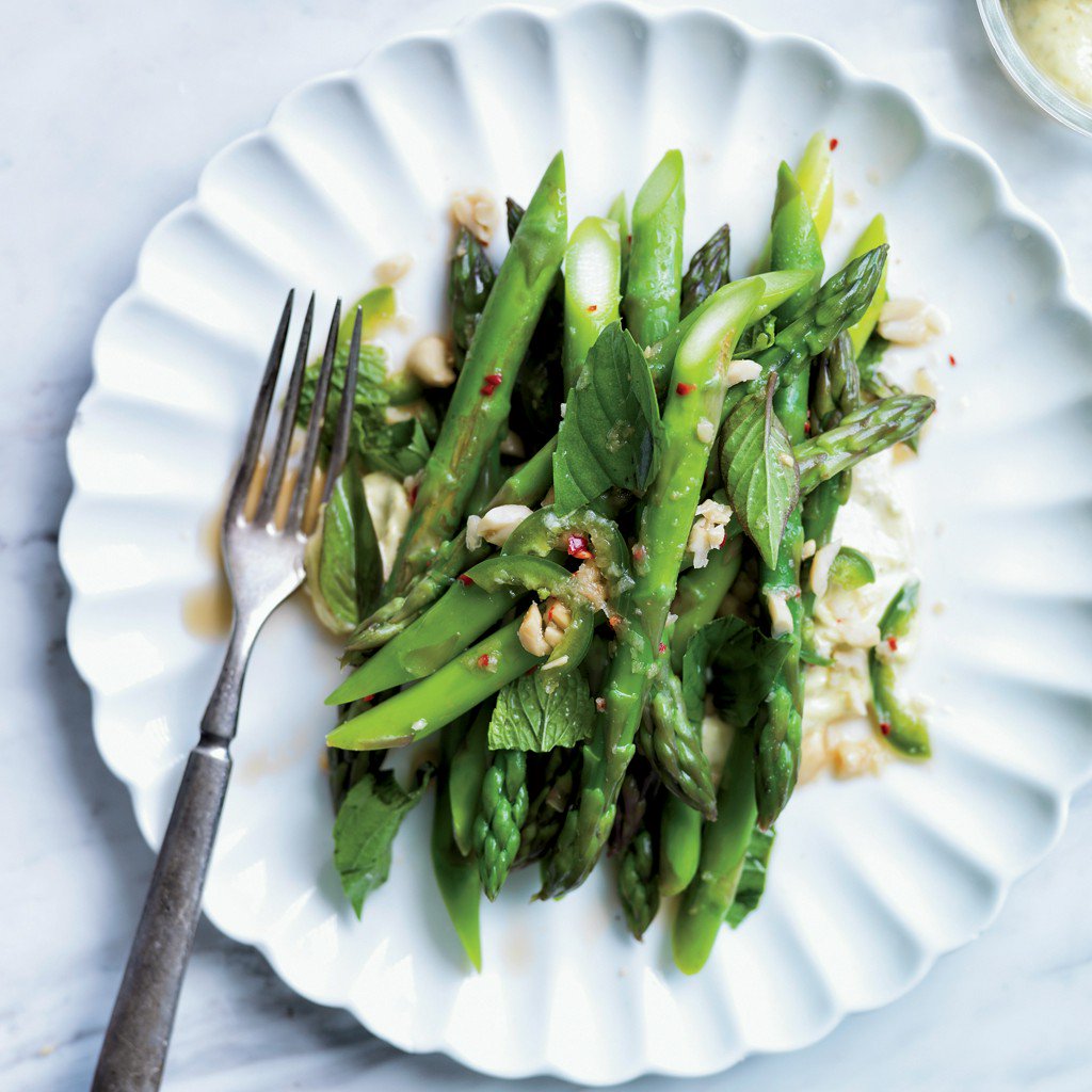 foodandwine's tweet photo. 8 delicious asparagus salad recipes: https://t.co/sBcTZq4xpk https://t.co/bVhCNQoqfK