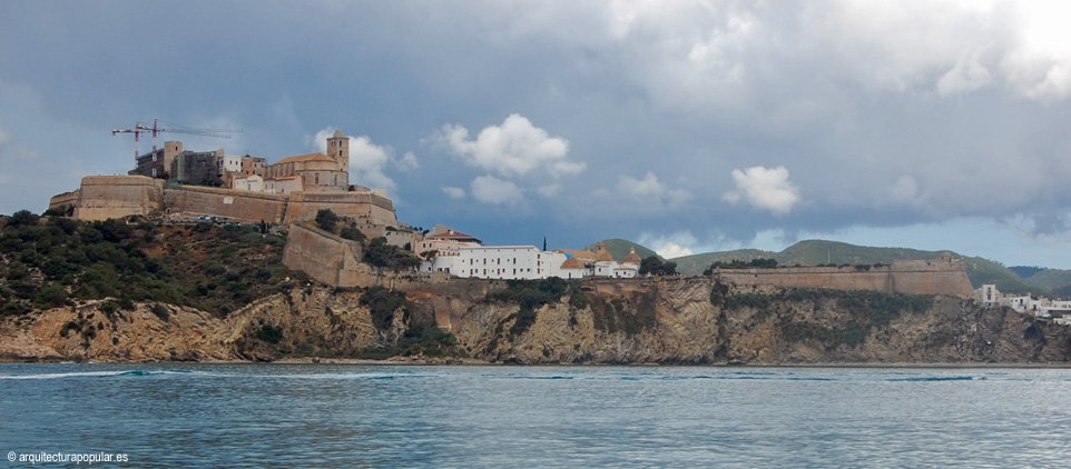 Artículo de arquitectura histórica: Las murallas renacentistas de Dalt Vila. Ibiza, Islas Baleares. arquitecturapopular.es/arquitectura-h…