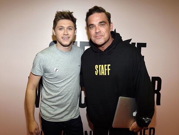NiallOfficialPH's tweet photo. Niall backstage with @robbiewilliams at #OneLoveManchester ―June 4, 2017 https://t.co/ptU9zNlY7Z