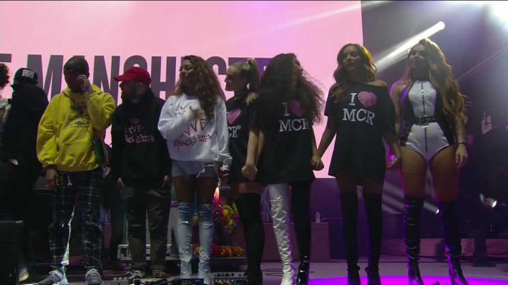 It's so great to see inspiring artists empowering tons of ppl, telling them that there's nothing to be scared of. Amazing #OneLoveManchester