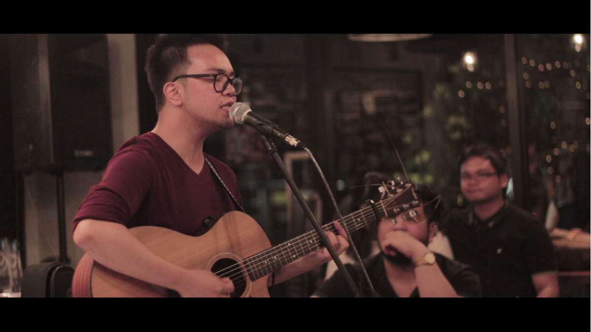 suffoKEYT's tweet photo. Watch out for the acoustic sessions of KE - Kaleidoscope Eyes! Filmed this at Ella and the Blackbird Cafe, Loyola Heights. <3 https://t.co/t8jiwXywh6