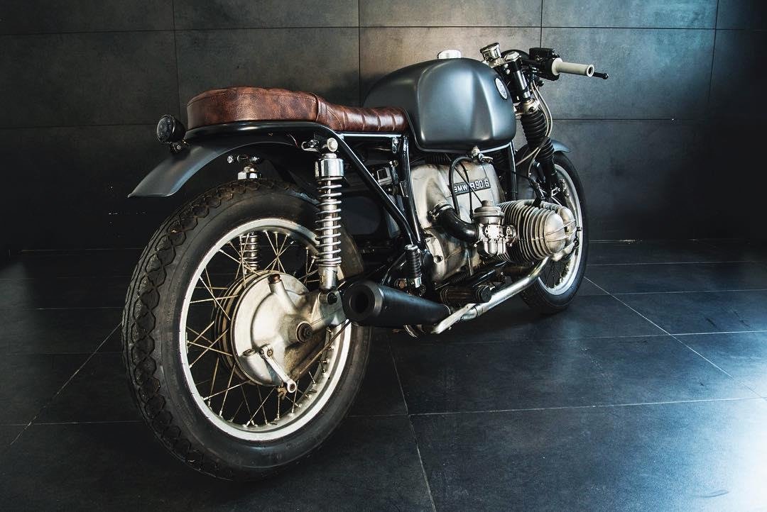 backyardrider_o's tweet photo. Repost: @caferacerclub R90. | built by @thebikelab. | #bmw #boxer #caferacerclub
#custombike #caferacerporn #scrambler #bobber #custommotor https://t.co/hE2bpZFDvs