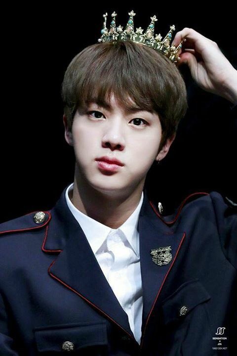 kimchulay638's tweet photo. What a cute prince π #WORLDWIDEHANDSOME #BTSWEEK #SEOKJIN #thirdguyfromleft #JINDAY https://t.co/f9inxC758n