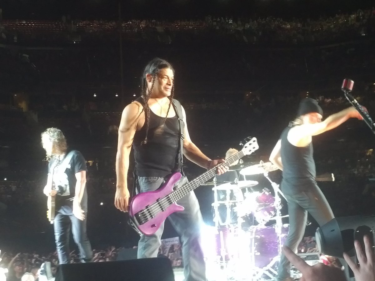 ckurtzopks81's tweet photo. Great time seeing Metallica tonight. #MetAtSTL https://t.co/7Zatch4O5r