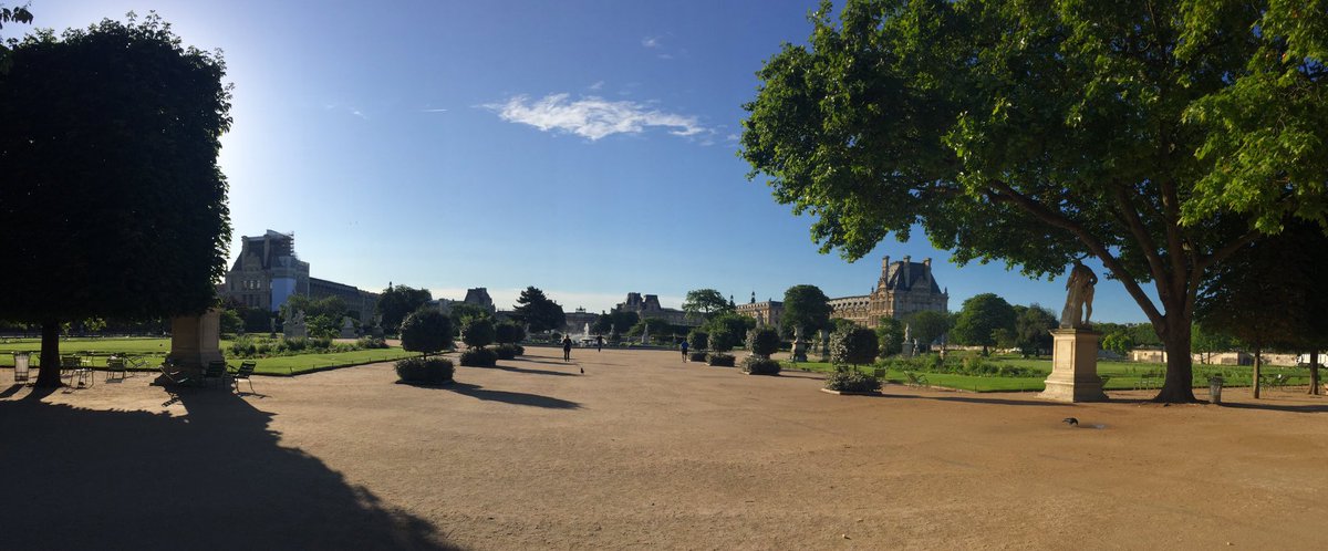 akhdds's tweet photo. Walking past the Louvre on my way to work - sometimes you just have to shake your head #paris#wow#gratitudemoment#takenothingforgranted https://t.co/r7agzAxkl1