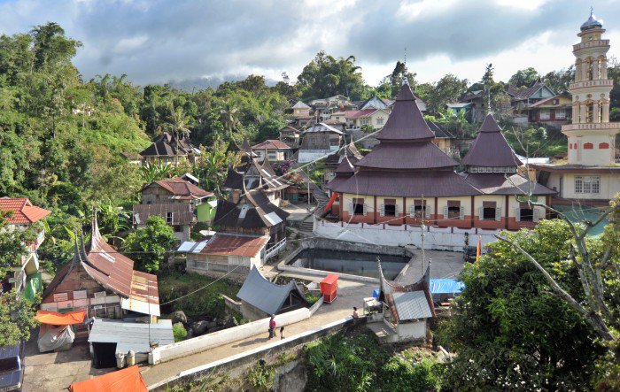 antarafoto's tweet photo. Desa Pariangan, desa tertua di Sumbar dinobatkan sebagai "Desa Terindah di Dunia" versi majalah Travel Budget.. https://t.co/CKbwtEpo0z https://t.co/xQKZ2USD6R