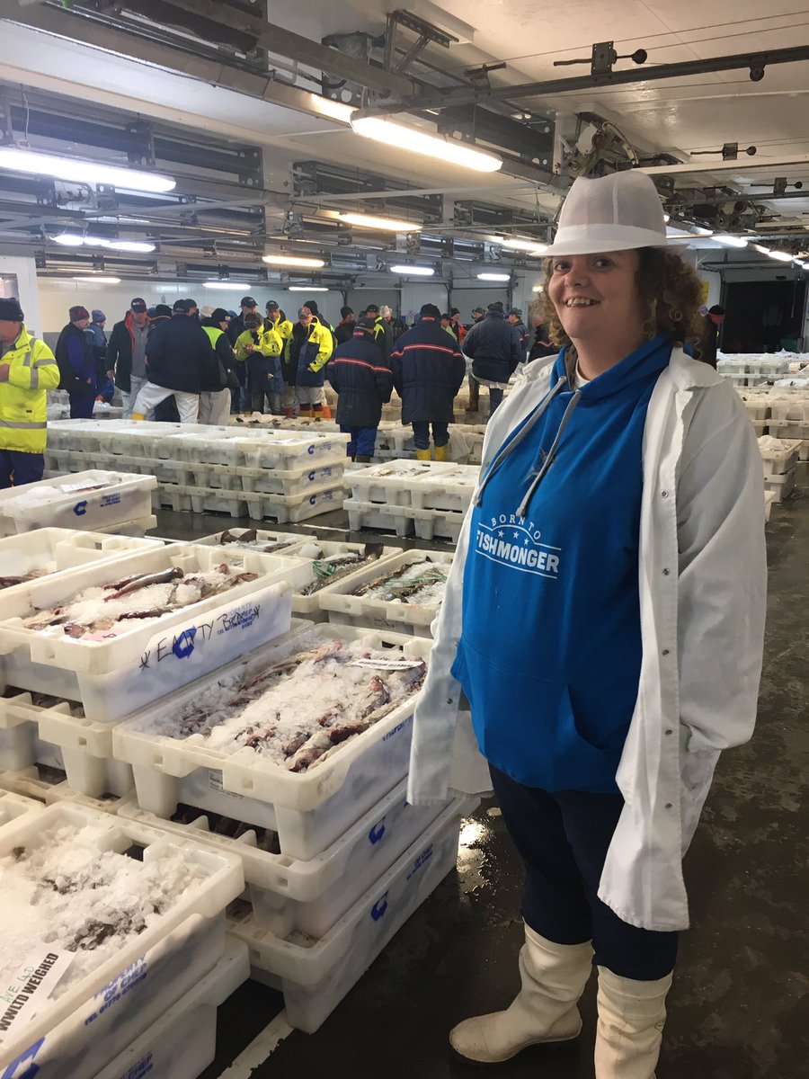 buddingrose418's tweet photo. @Girlyfishmonger on Peterhead fish market 5200 boxes in today https://t.co/XxtNQVXF0A