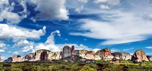kayakthekwanza's tweet photo. Currently researching David #Livingstone's transcontinental #Africa trip (1854-56). #Luanda #Massangano #pungoandongo #pedrasnegras #Angola https://t.co/Rzncw0JedA