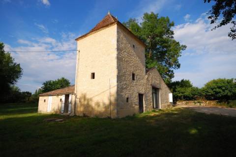1st4FrenchProp's tweet photo. Property in #Thenac, #Aquitaine, 149,800 euros  £130,727: Ref: GY-11046-APS3068; This beautiful stone building has… https://t.co/f4hLUjrHCe https://t.co/GRPWRH2tcz